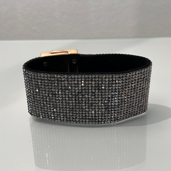 Rhinestone Turn-Lock Cuff Bracelet Black - Picture 1 of 6